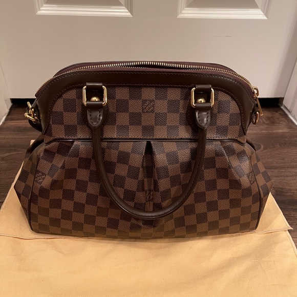 Louis Vuitton Trevi Damier PM - Picture 8 of 16